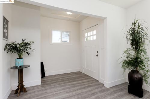 950 39 St, Oakland CA 94608-3899 exterior