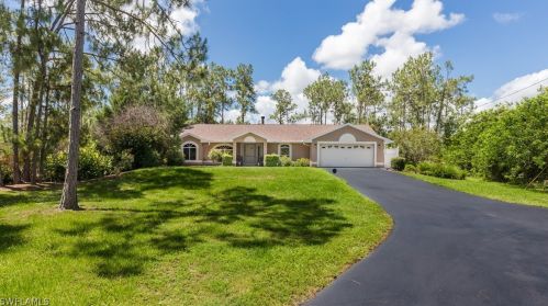 3210 6th Ave, Naples, FL 34120-4913