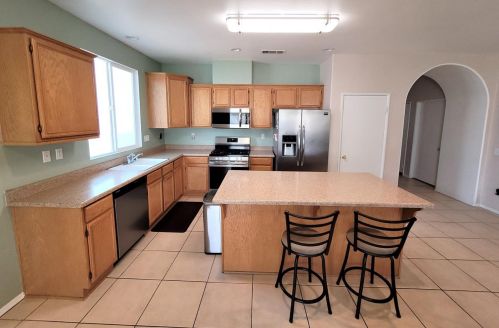 12324 Firefly Way, Victorville, CA 92392-0558