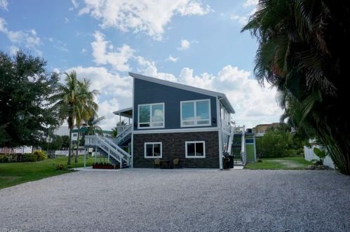 720 Matanzas Ct, Fort Myers Beach FL  33931-2120 exterior