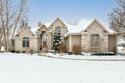 309 Cypress Pt, North Prairie, WI 53153-9621