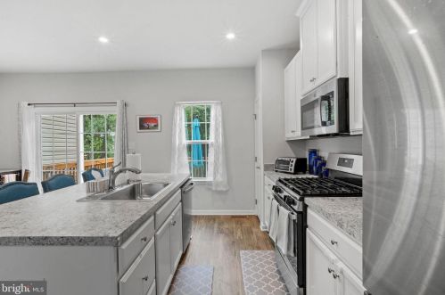 182 Nathan Dr, Riverton NJ  08077 exterior