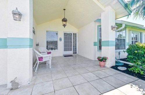 957 Charlemagne Blvd, Naples, FL 34112-7179