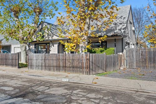 120 Thomas St, Ukiah CA  95482-5822 exterior