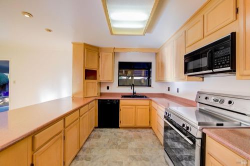 2415 Tamarisk Dr, Santa Rosa CA  95405-8435 exterior