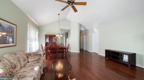 36 Bear Meade Dr, Trenton NJ 08691-3360 exterior