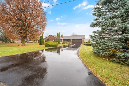 2375 Chickasaw Dr, London OH  43140-9014 exterior