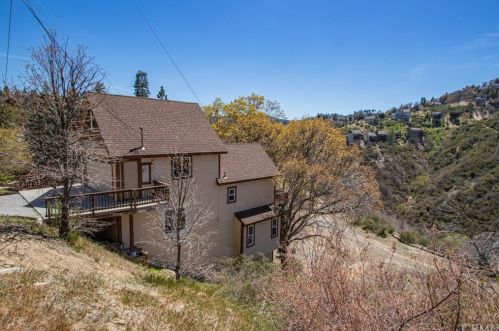1084 Brentwood Dr, Lake Arrowhead, CA