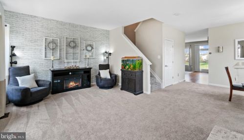 317 Baish Dr, Leesburg VA 20175-6149 exterior