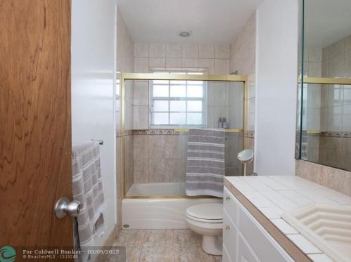 934 72nd St, Hialeah FL  33014-5226 exterior