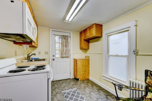 4 Jefferson St, Fredon NJ  07860-2028 exterior