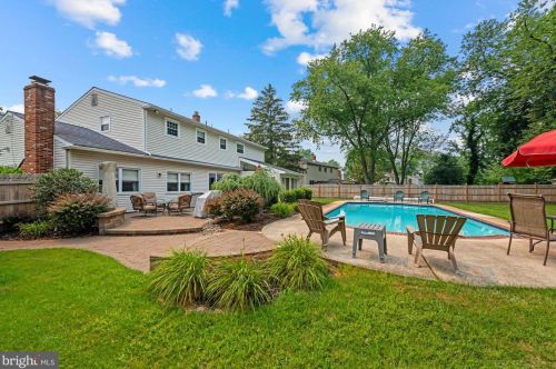 104 Mount Vernon Dr, Riverton, NJ 08077-4331