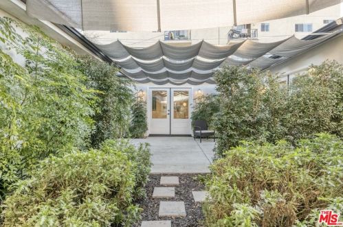 11512 La Maida St, North Hollywood CA  91601-4323 exterior