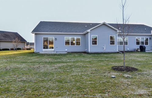 637 Annecy Park Cir, Waterford WI  53185-4262 exterior