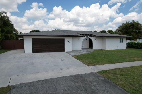 925 Orchid Dr, West Palm Beach, FL 33411-3456