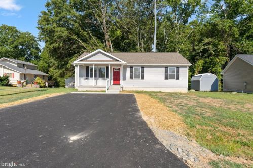 624 Glebe Rd, Montross, VA 22520-4006