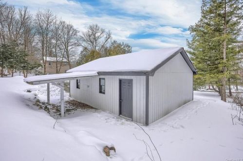 12 Mona Lisa Ln, Warwick NY  10990-2654 exterior