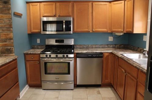 25 Crystal Dr, Oakmont PA  15139-1001 exterior