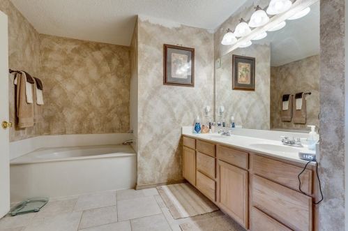 2821 Custer Dr, Denton TX  76210-6449 exterior