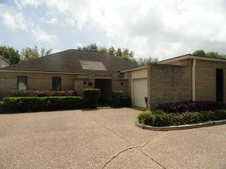 2626 Country Club Blvd, Sugar Land TX  77478-3622 exterior