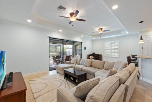 3050 Aviamar Cir, Naples, FL 34114-9566
