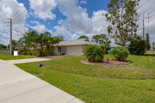 1300 Sandia Dr, Fort Pierce, FL 34983-3171