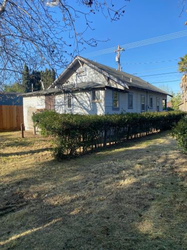 406 West Ave, Turlock CA  95380-5364 exterior