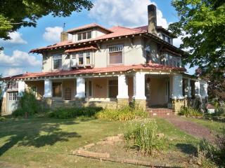 258 Ohio St, Cadiz, OH 43907-1254