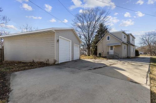813 13th Ave, Green Bay, WI 54304-2521