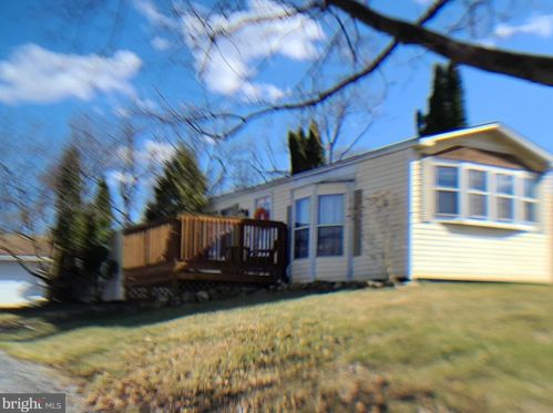 4 Mountain Spring Rd, Blandon, PA 19510-9533