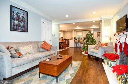 2905 Brook Dr, Falls Church, VA 22042-2303