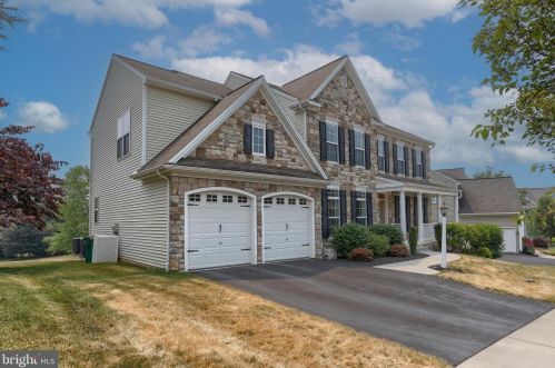 984 Powder Horn Dr, Hummelstown, PA 17036-7816