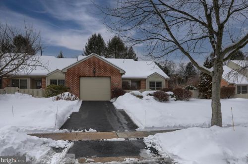 126 Cambridge Dr, Swatara, PA 17033-2169