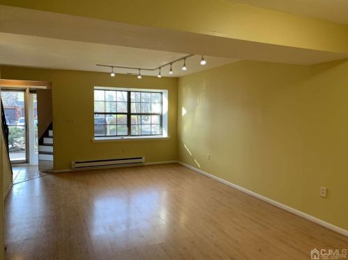 18 Stone Ct, East Brunswick, NJ 08816-4069