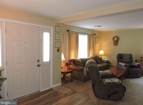 309 White Pine Rd, Columbus, NJ 08022-2209