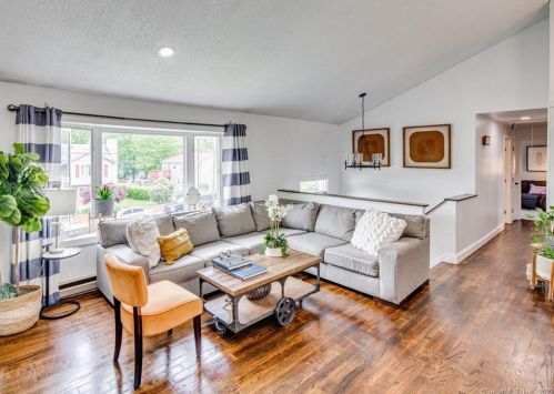 106 Oak Hollow Dr, Waterbury, CT 06708-1831