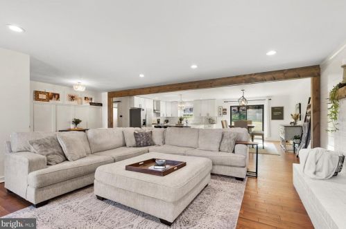 2146 Stonecrest Dr, Lancaster PA  17601-5437 exterior