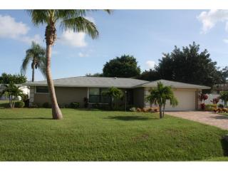 704 Channel Acres Rd, Nokomis, FL 34275-1989