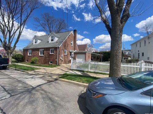 1300 6th Ave, New Hyde Park, NY 11040-5551