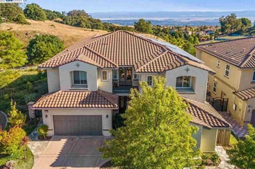 79 Arundel Dr, Hayward, CA 94542-7905