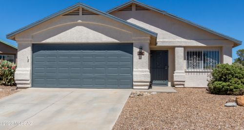 9571 Vendela St, Tucson, AZ 85748-8184