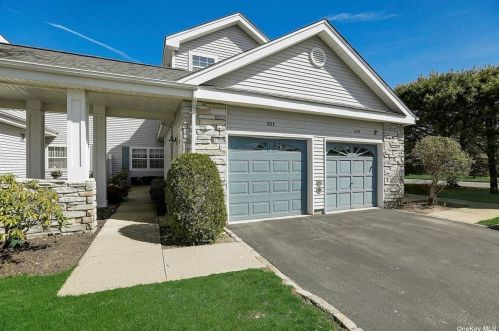 511 Highland Ct, Moriches, NY 11955-1724