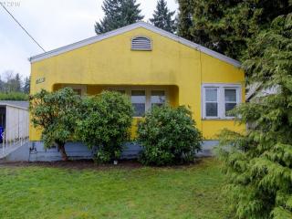 9012 Prescott St, Portland, OR 97220-4834