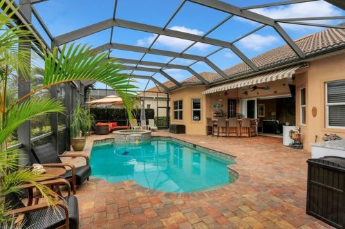 10256 Avonleigh Dr, Bonita Springs, FL 34135-7049