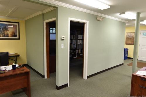 690 Clinton Ave, Bridgeport CT 06605-1702 exterior