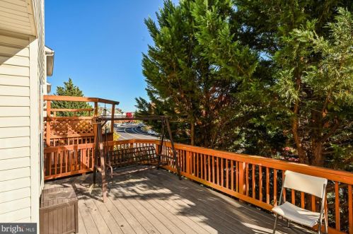 2617 Logan Wood Dr, Herndon VA 20171-4367 exterior