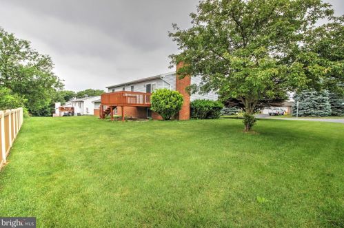 996 Manor Dr, Harrisburg, PA 17113-1400