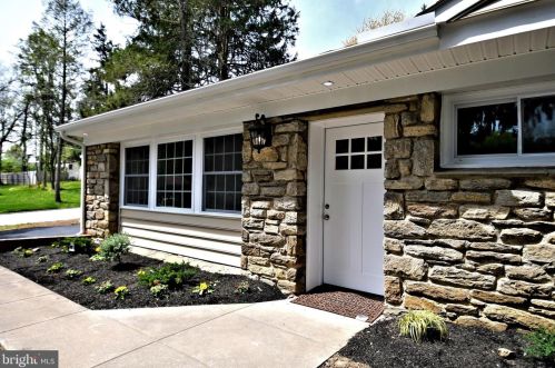 720 Edgewood Rd, Norristown, PA 19406-3504