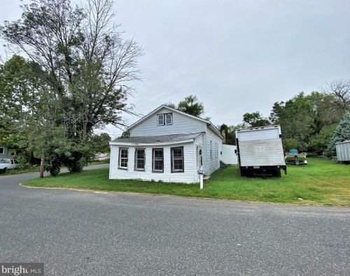 84 Riverview Ave, West Deptford NJ  08066-2248 exterior