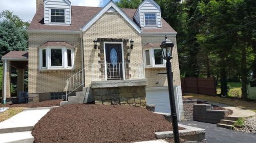 32 Wayne Ave, Jeannette, PA 15644-3151